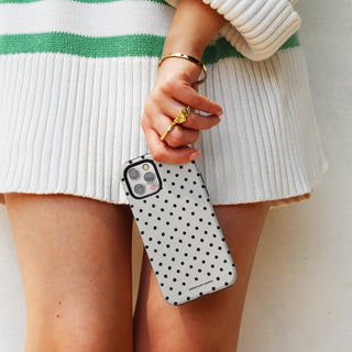 6.Lifestyle 01 Tough Case iPhone 16.jpg global-all