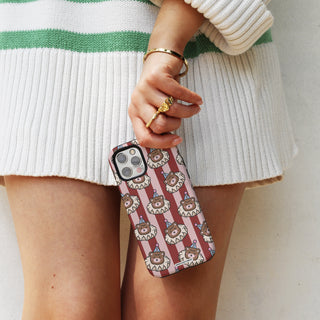 6.Lifestyle 01 Tough Case iPhone 16.jpg global-all