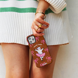 6.Lifestyle 01 Tough Case iPhone 16.jpg