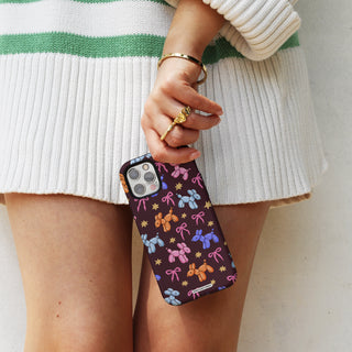 6.Lifestyle 01 Tough Case iPhone 16.jpg global-all
