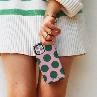 6.Lifestyle 01 Tough Case iPhone 16.jpg