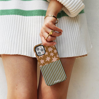 6.Lifestyle 01 Tough Case iPhone 16.jpg global-all