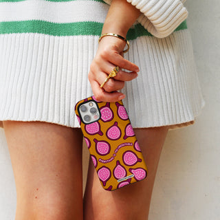 6.Lifestyle 01 Tough Case iPhone 16.jpg