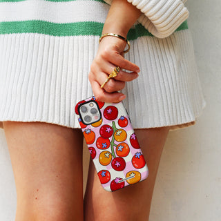 6.Lifestyle 01 Tough Case iPhone 16.jpg