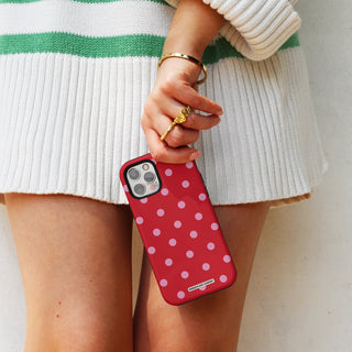 6.Lifestyle 01 Tough Case iPhone 16.jpg