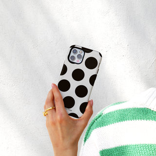 8.Lifestyle 03 Tough Case iPhone 16 copy.jpg global-all