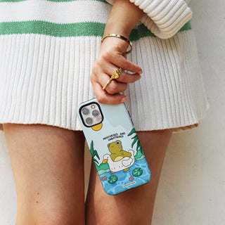 6.Lifestyle 01 Tough Case iPhone 16.jpg