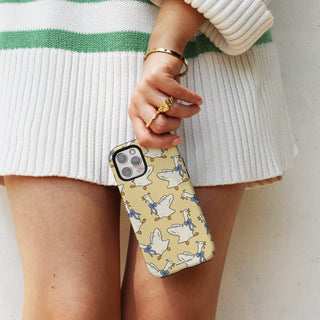 6.Lifestyle 01 Tough Case iPhone 16.jpg global-all