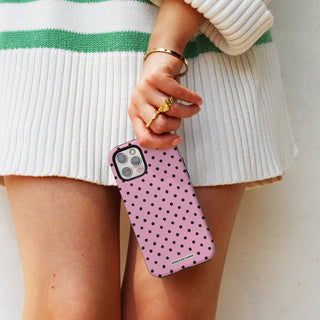 6.Lifestyle 01 Tough Case iPhone 16.jpg