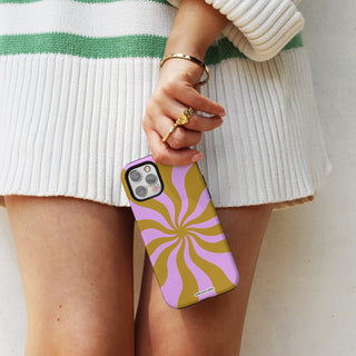 6.Lifestyle 01 Tough Case iPhone 16.jpg global-all