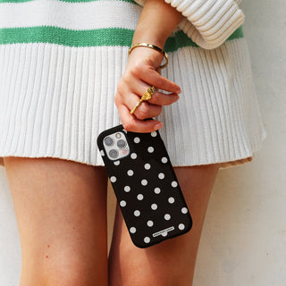 6.Lifestyle 01 Tough Case iPhone 16.jpg global-all