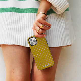 6.Lifestyle 01 Tough Case iPhone 16.jpg