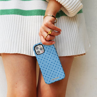 6.Lifestyle 01 Tough Case iPhone 16.jpg