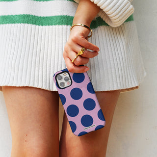 6.Lifestyle 01 Tough Case iPhone 16.jpg