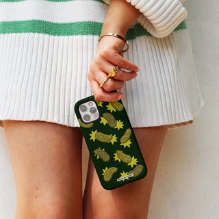 6.Lifestyle 01 Tough Case iPhone 16.jpg
