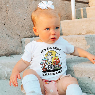 'balance baby' Kid's Cat T-shirt