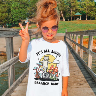 'balance baby' Kid's Cat T-shirt